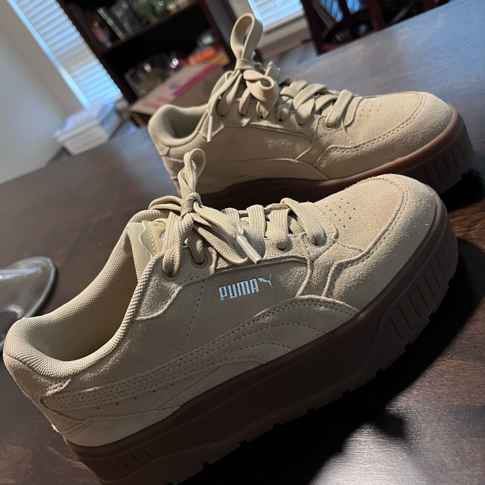 Puma Beige Suede Platform Sneakers with Brown Sole 90’s